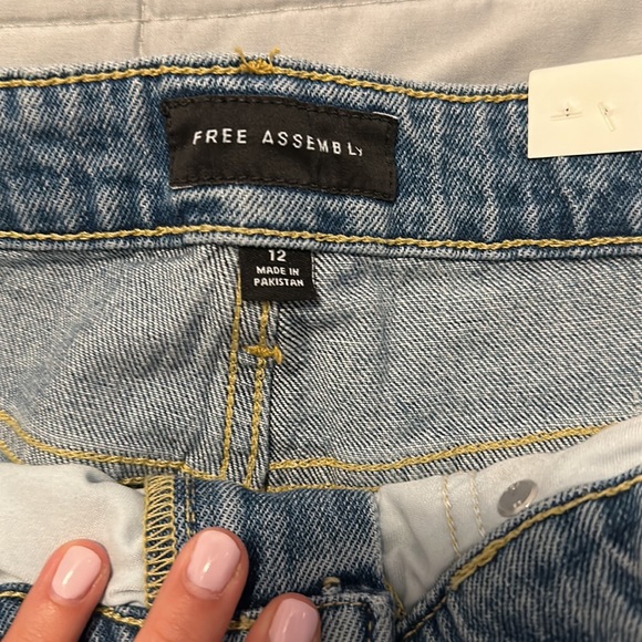 Free assembly Jean shorts, size 12 - Picture 3 of 3